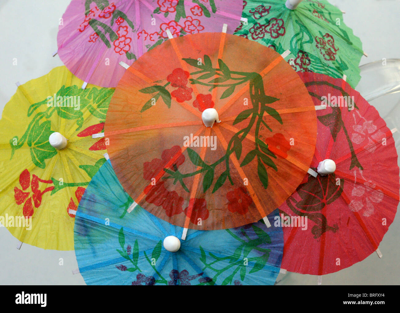 Papierschirm, Schirmchen, Schirme; Dekoration, Kitsch, China, bunt Dekoration, farbig Stockfoto