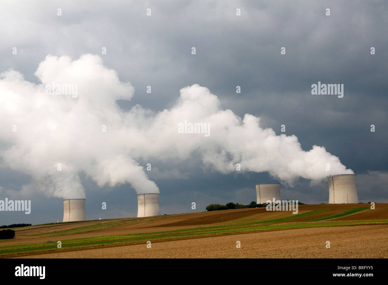 Die Cattenom Kernkraftwerk in Cattenom Gemeinde entlang der Mosel in Frankreich. Stockfoto