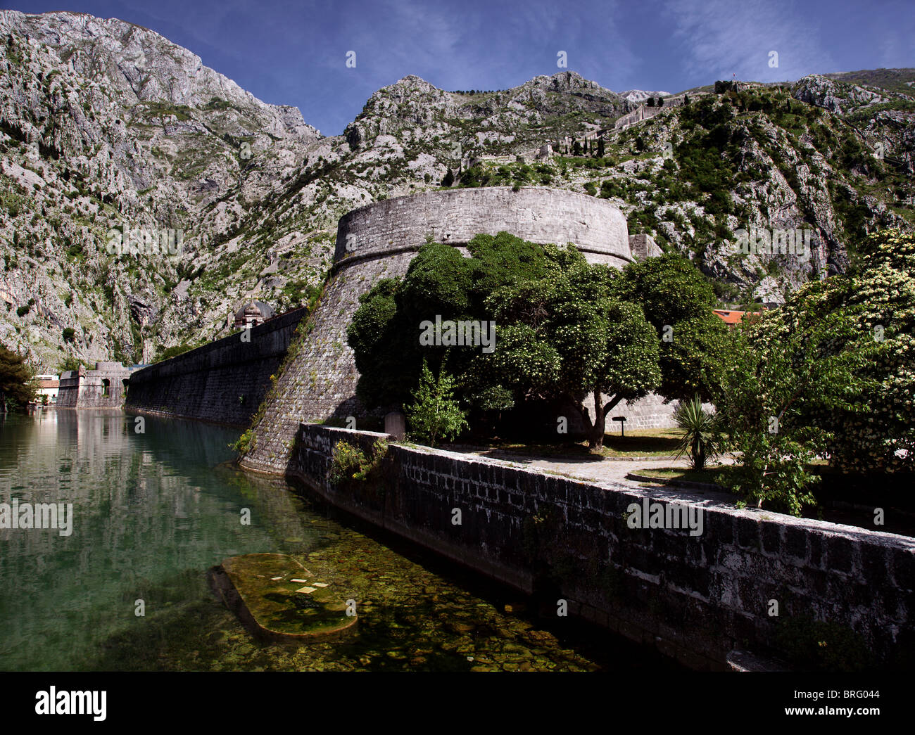 Stadtmauer, alte Stadt von Kotor in Montenegro. Stockfoto