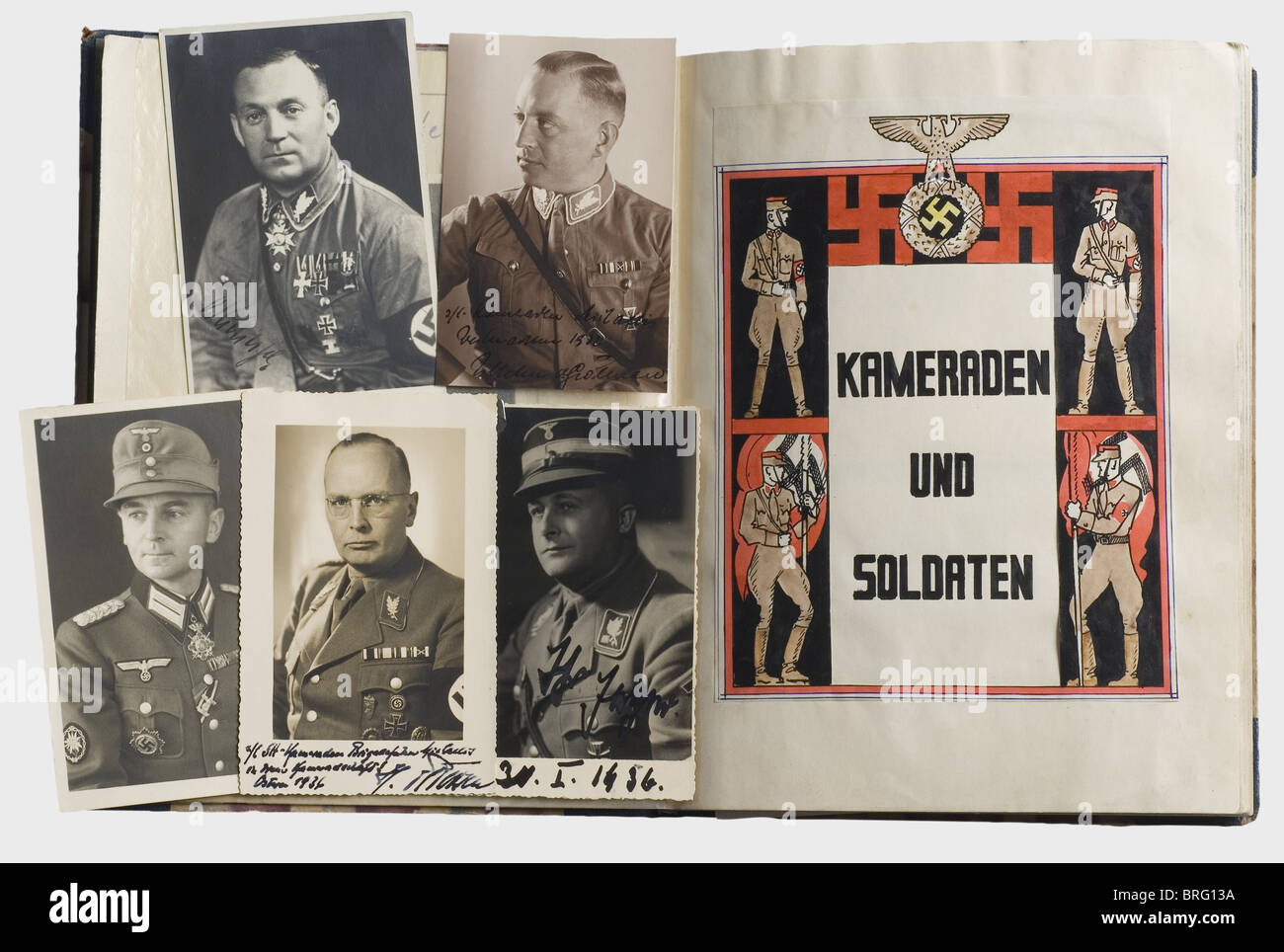 SA-Gruppenführer Rudolf Michaelis,ein Foto- und Autogrammalbum künstlerisch angeordetet Flugblatt, Kameraden und Soldaten mit SA-Männern. Ein Portraitfoto von Michaelis in Uniform als Offizier der Bergtruppen mit Widmung an seine Schwiegereltern auf der Rückseite(Kleberspuren)'im Kaukasus 1942'(im Kaukasus 1942). Ein Foto von seinem gemalten Portait in SA Uniform (49. Auktion, Los 950) und seinem Nachruf für Januar 1945. Frühe Hoffmann-Porträtfotografie von Hitler. Ca. 40 Portraitfotos von SA Kameraden aus seinen Heimatbezirken, Magdeburg-,Additional-Rights-Clearences-nicht vorhanden Stockfoto