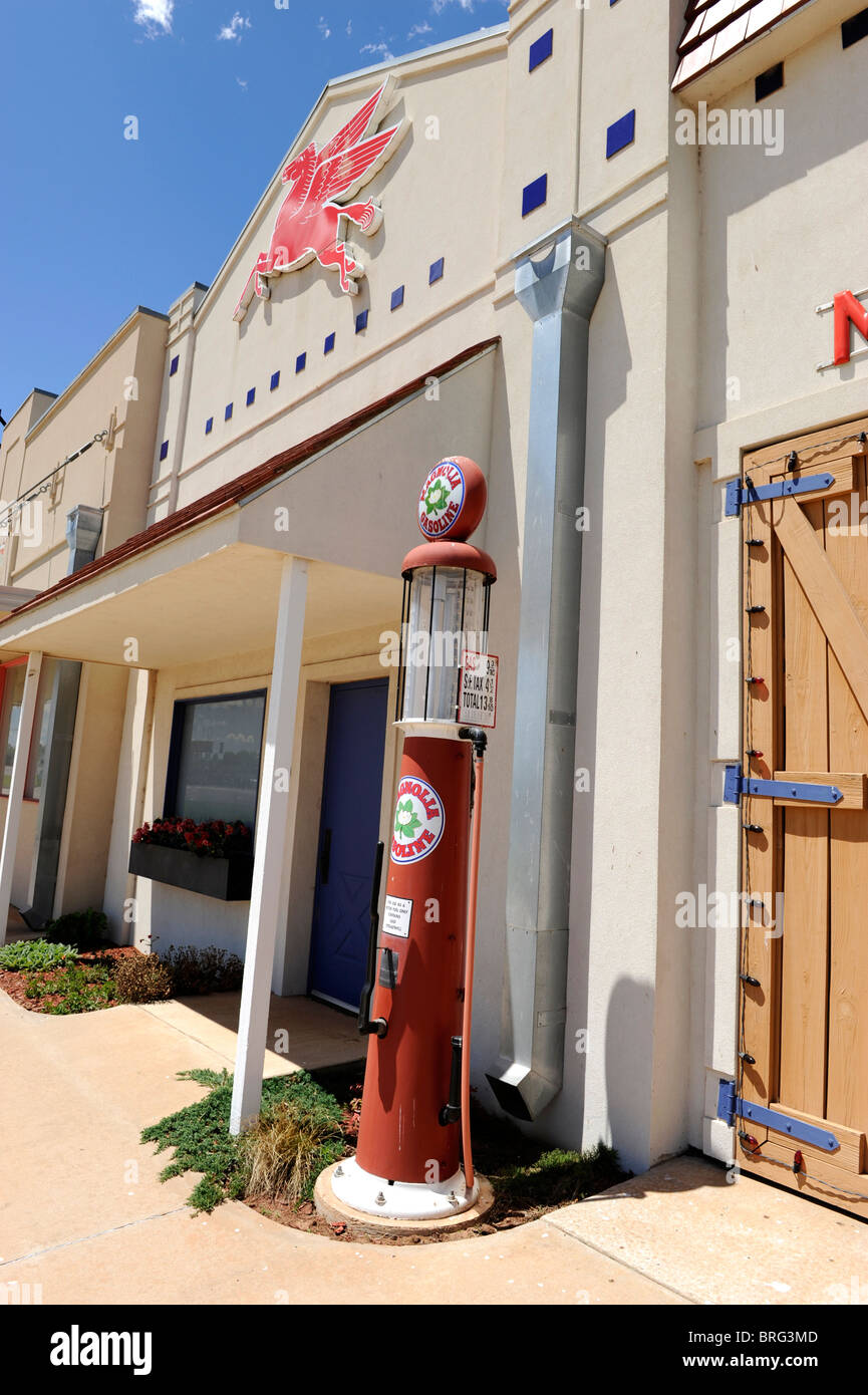 Mobil-Gas Station National Route 66 Museum Elk City Oklahoma wiederhergestellt Stockfoto