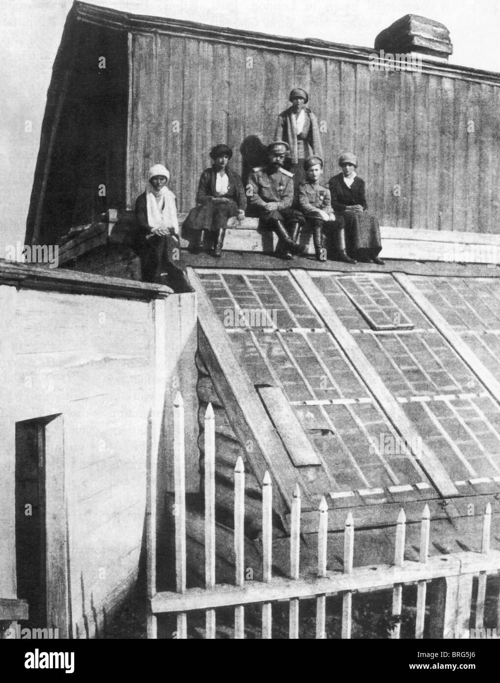 TSAR NICHOLAS II und Familie kurz vor ihrer Ermordung in Jekaterinburg am 17. Juli 1918 Stockfoto