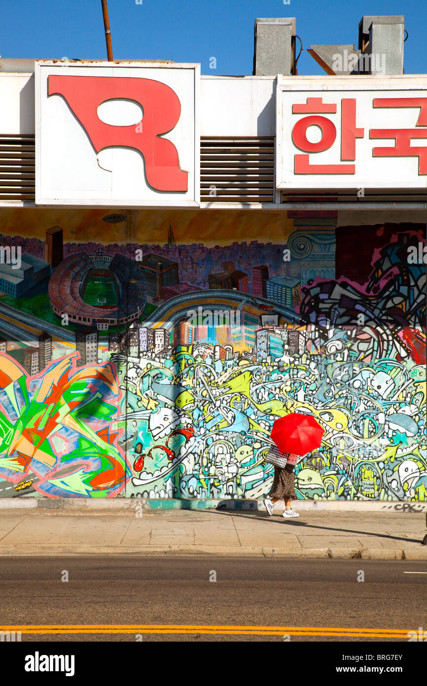 Graffiti Wandmalerei auf eine Storefront auf Western Blvd. Koreatown, Los Angeles County, California, Vereinigte Staaten von Amerika Stockfoto