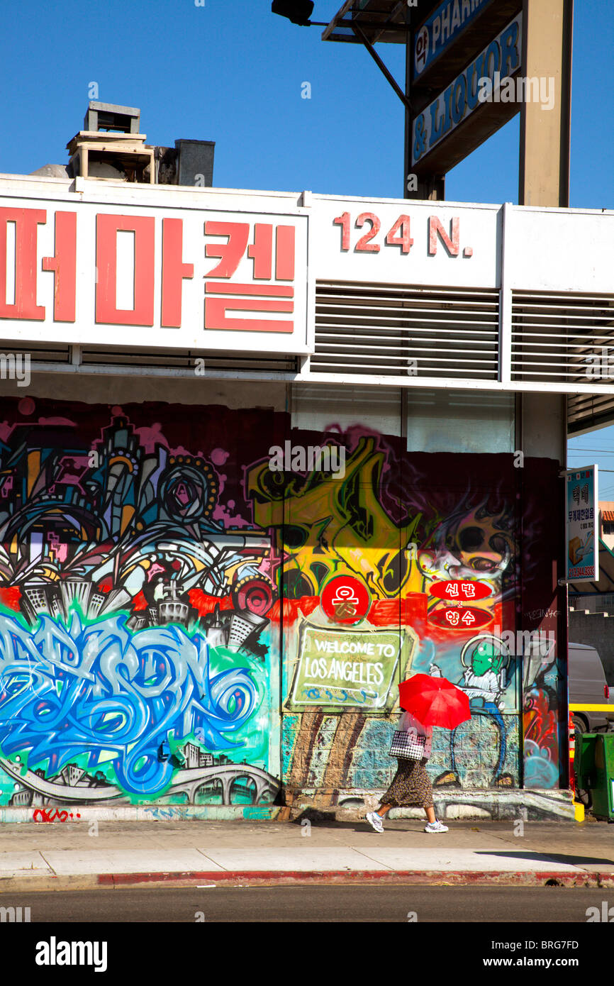 Graffiti Wandmalerei auf eine Storefront auf Western Blvd. Koreatown, Los Angeles County, California, Vereinigte Staaten von Amerika Stockfoto