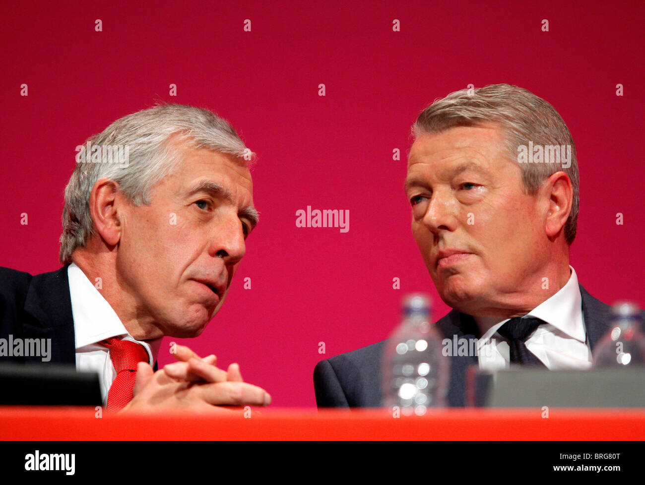 JACK STRAW & ALAN JOHNSON LABOUR PARTY 28. September 2010 MANCHESTER Stadtzentrum von MANCHESTER ENGLAND Stockfoto