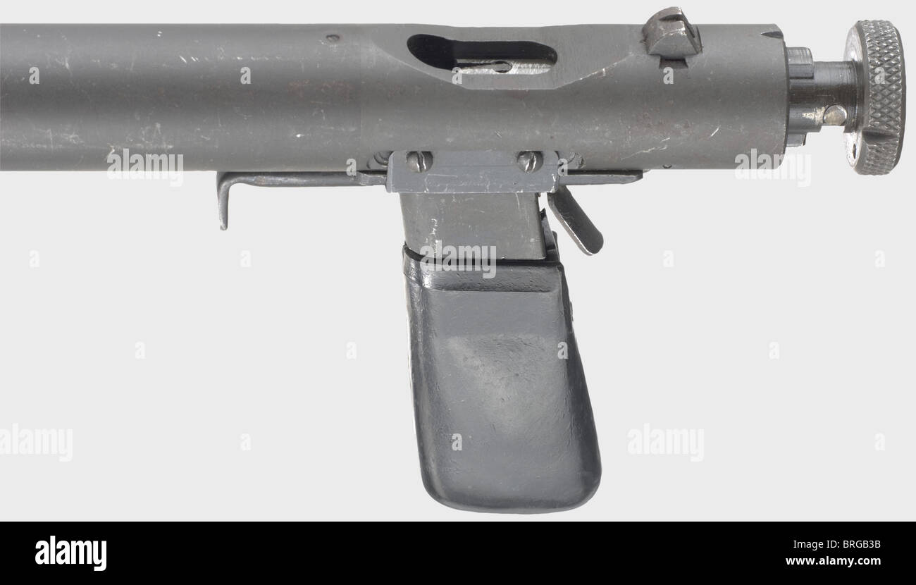 Eine Welrod Schalldämpferpistole, Kaliber 7.65 mm, Nr. 11419.passende Nummern.Laufrad mit 20 Gasausgängen, Länge 111 mm.Gesamtlänge 310 mm.6-Schuss Magazin in schwarzen gummibeschichteten Takedown Griff integriert.Festes Verriegeln durch Schloss und Drehverschrauben.so genannte "Typ D" mit zweiteiliger Jacke und dem vorderen Teil vernietet an den Laufteil.Sehenswürdigkeiten U-Notch Heckscheibe mit Post Front Sight.No Inschriften, nur US-Stern, Quadrat und Seriennummer auf der Unterseite der Schraube housing.Complete original anthrazit Phosphat Beschichtung, schwache Lagerung Marken. Spalt Mündungsschraube, zusätzliche-Rechte-Clearences-nicht verfügbar Stockfoto