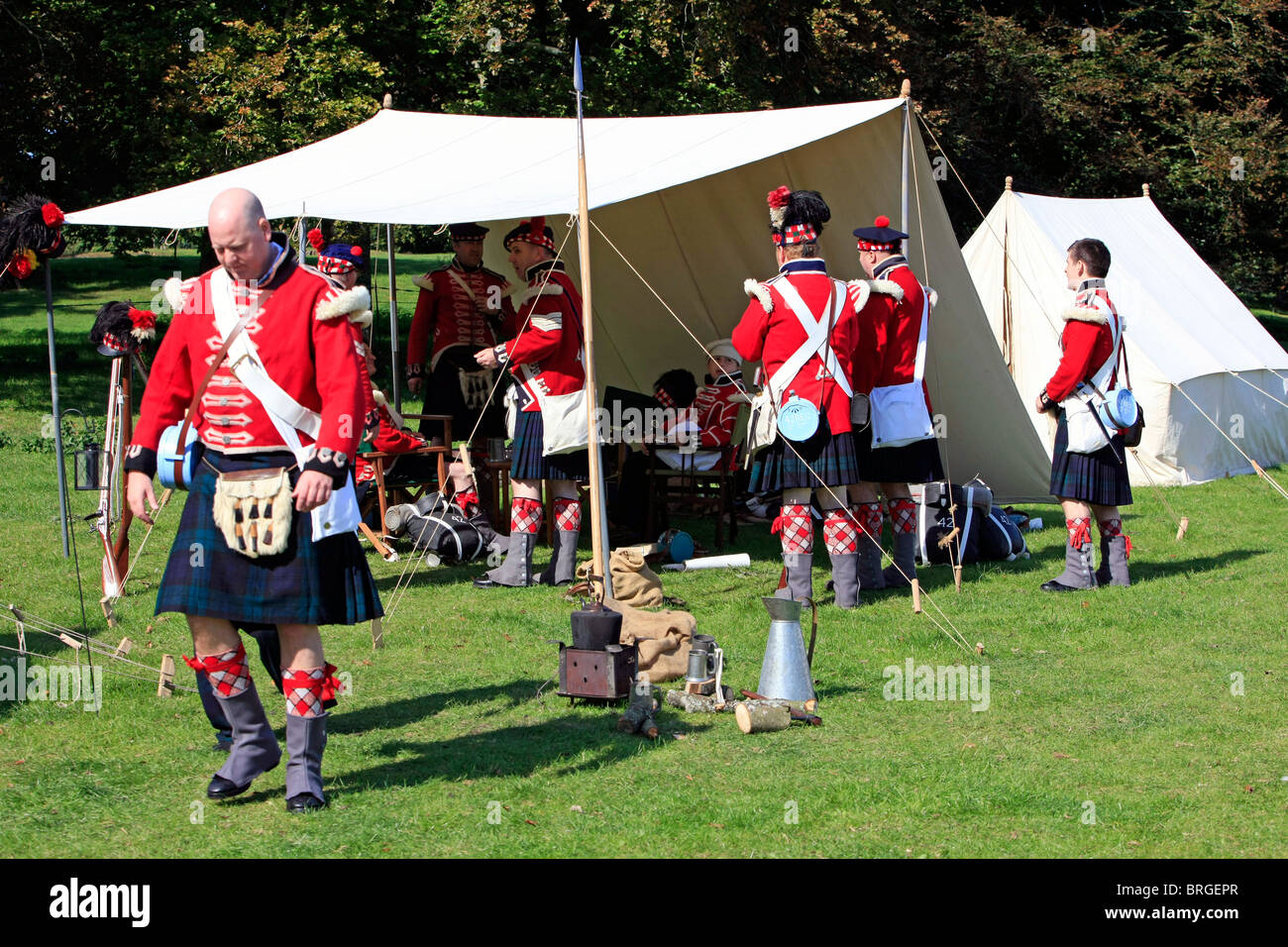 Männer des Regiments Scots Guards auf eine Erholung von der Schlacht bei Waterloo 1815 Stockfoto