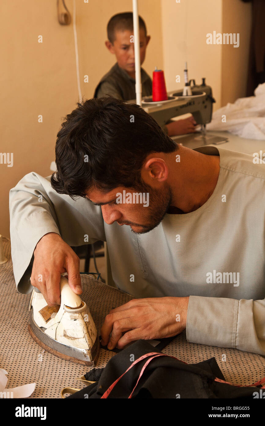 Menschen lernen, ein Schneider in Kabul Afghanistan werden Stockfoto