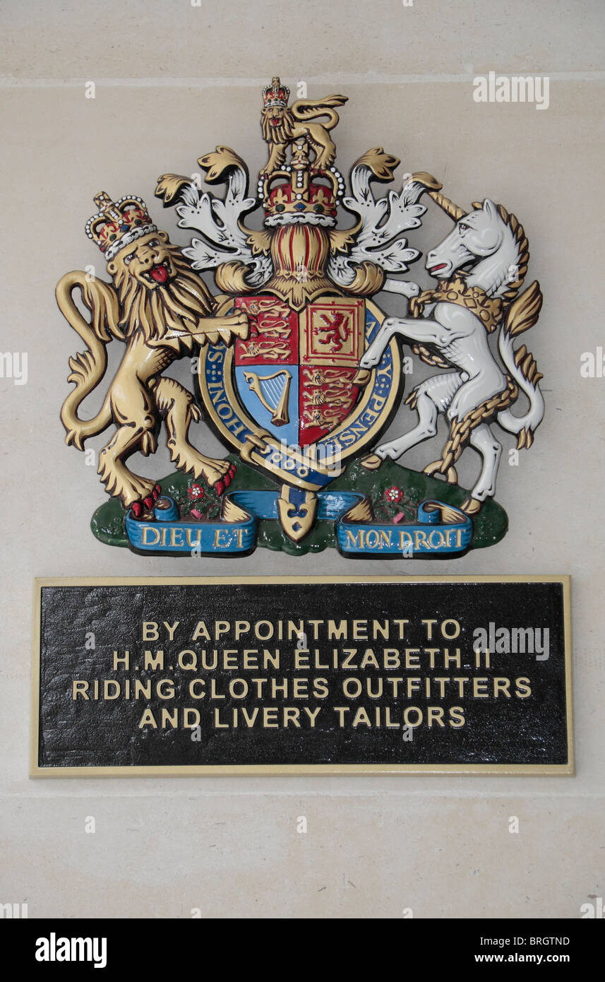 Das offizielle Wappen des Vereinigten Königreichs Großbritannien und Nordirland. Savile Row, London, UK. Stockfoto
