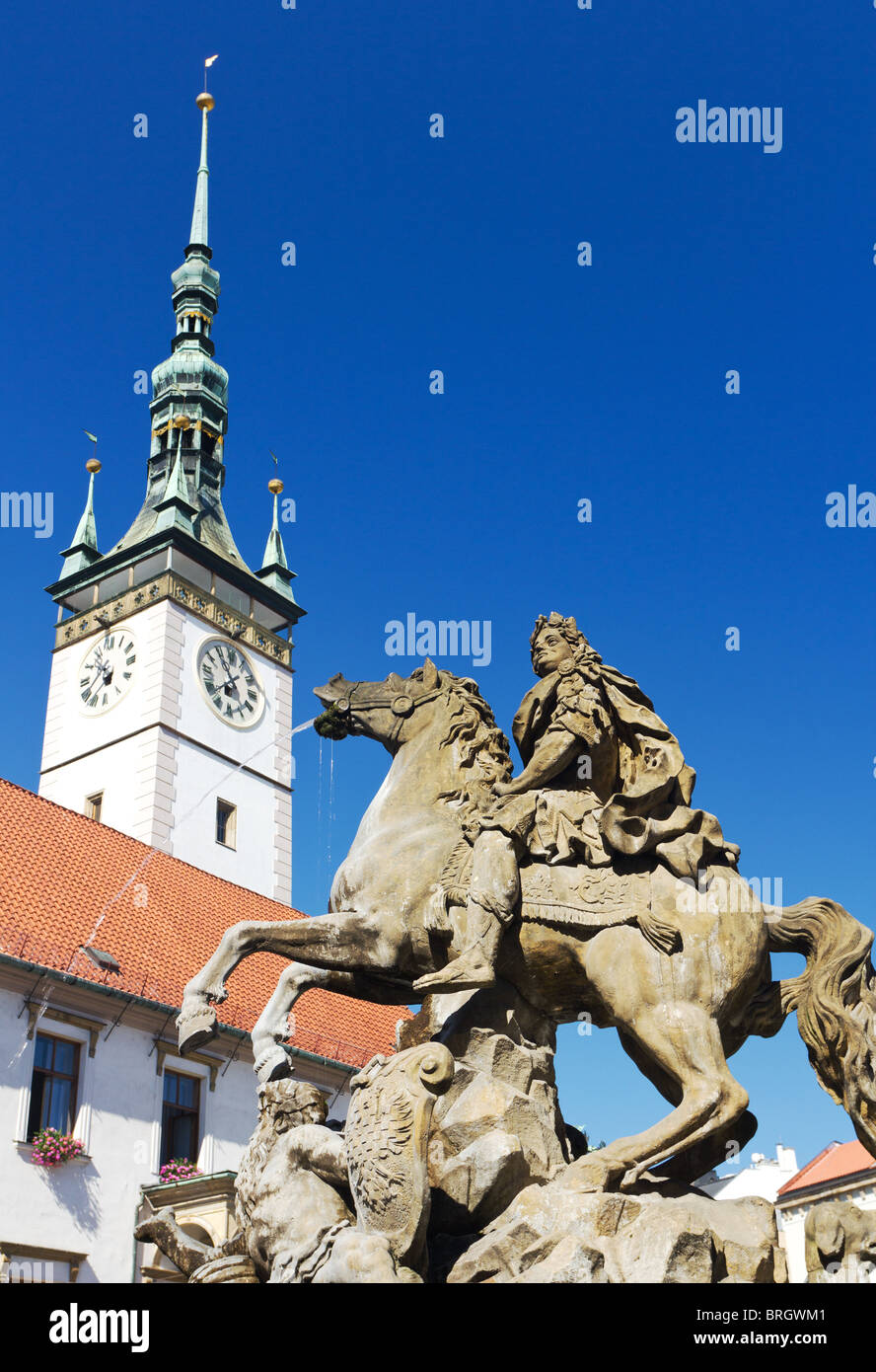 Caesar Brunnen und Rathaus Clock Tower in Olomouc, Tschechische Republik Stockfoto