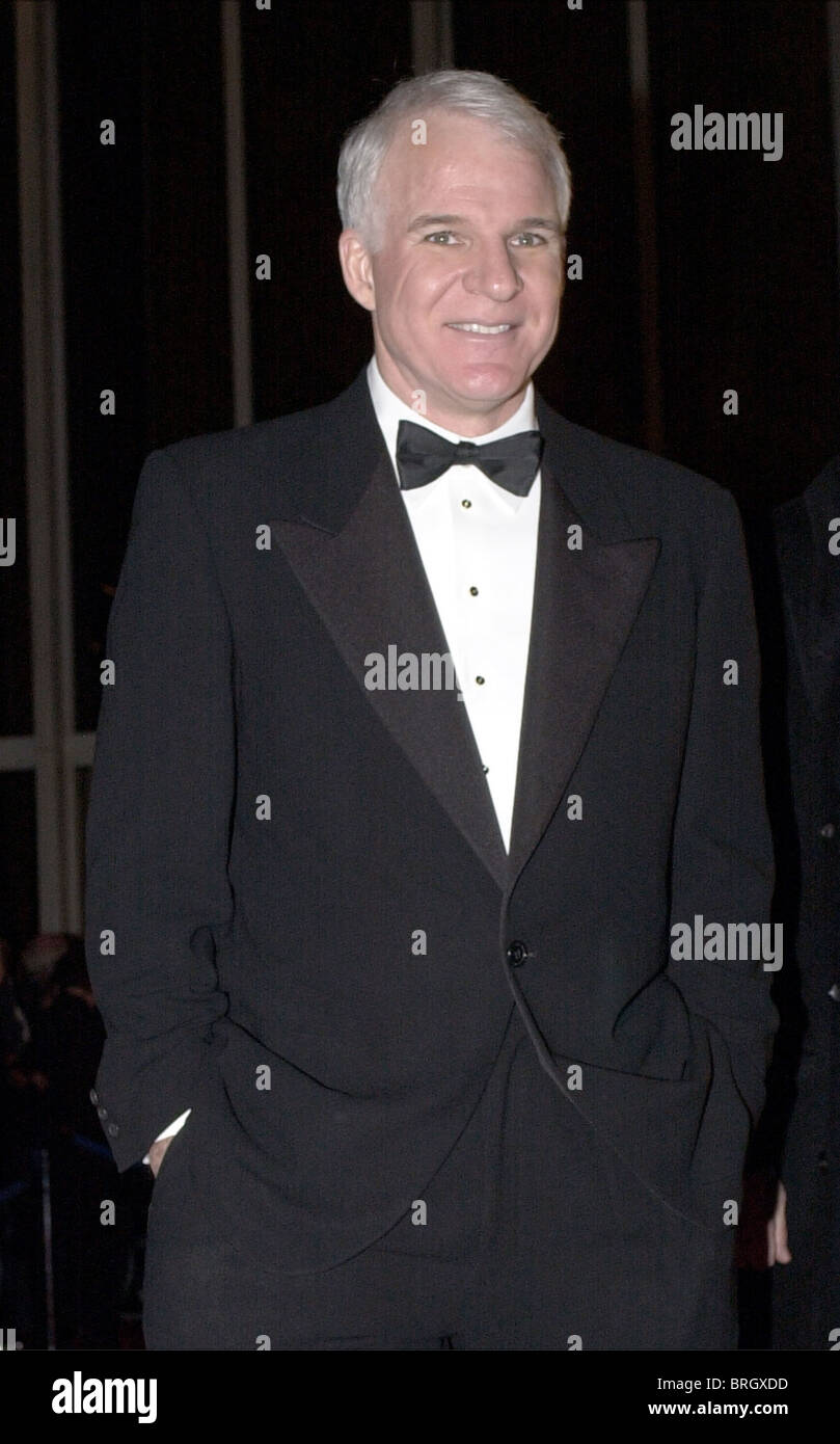 Steve Martin betritt das Kennedy Center vor der Mark Twain Award für American Humor zu Carl Reiner gegeben. Stockfoto