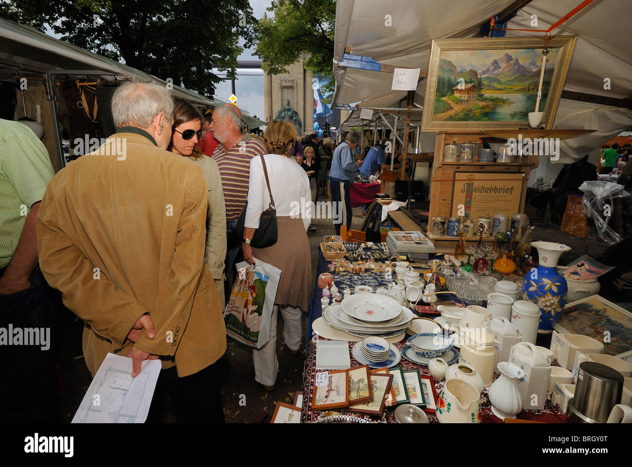 Flohmarkt, Straße des 17. Juni. Juni, 17. Juni Street, berühmtesten und traditionellsten Flohmarkt, Charlottenburg, Berlin, Deutschland, Europa Stockfoto