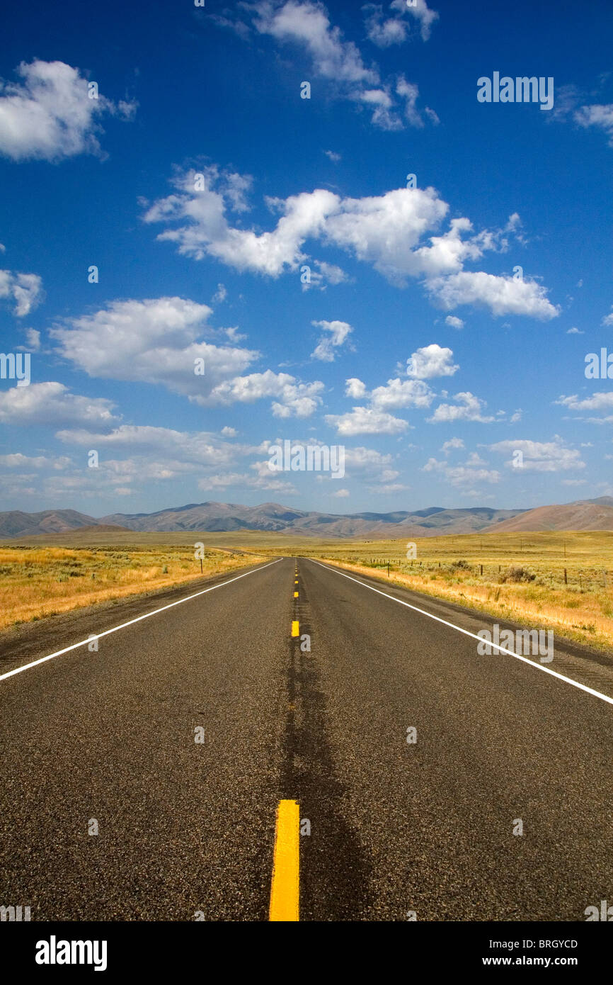 U.S. Highway 20 in der Nähe von Arco, Idaho, USA. Stockfoto