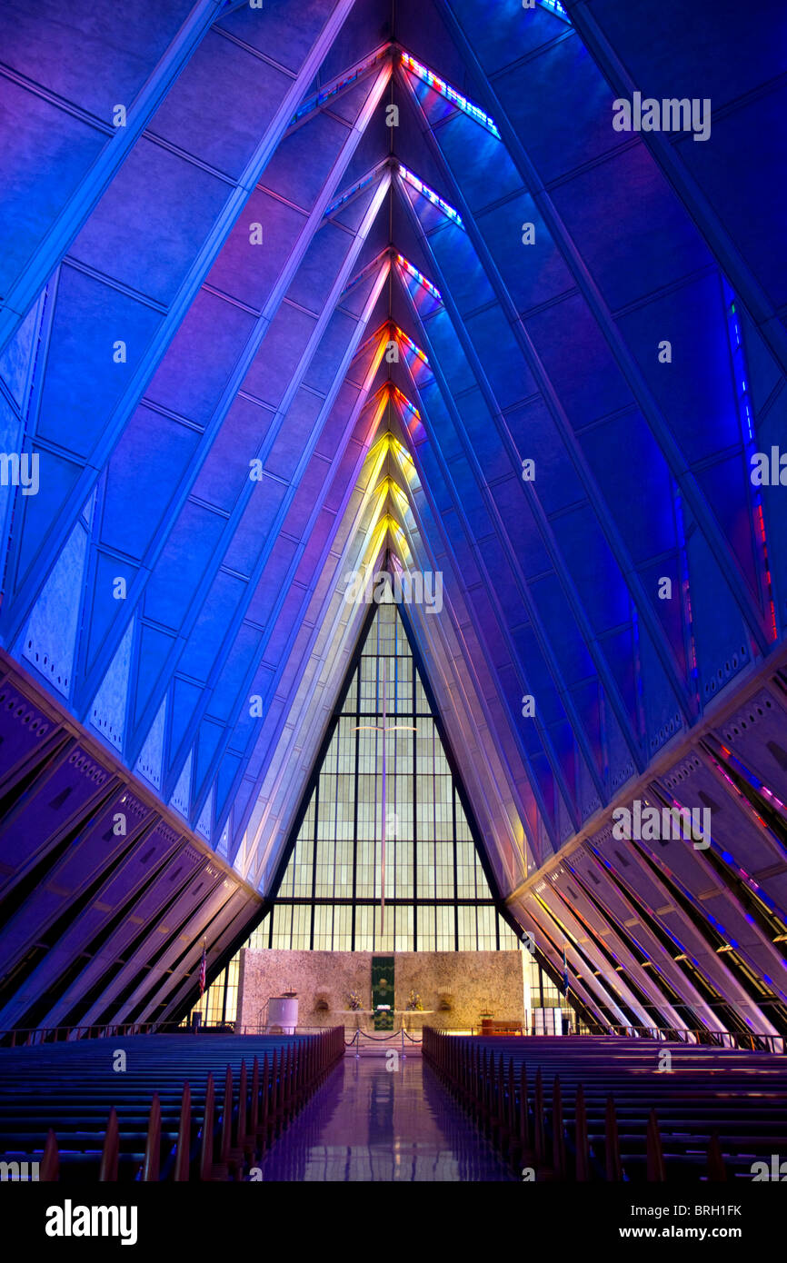 Innenraum der Kadetten Kapelle bei der Air Force Academy in Colorado Springs, Colorado, USA. Stockfoto