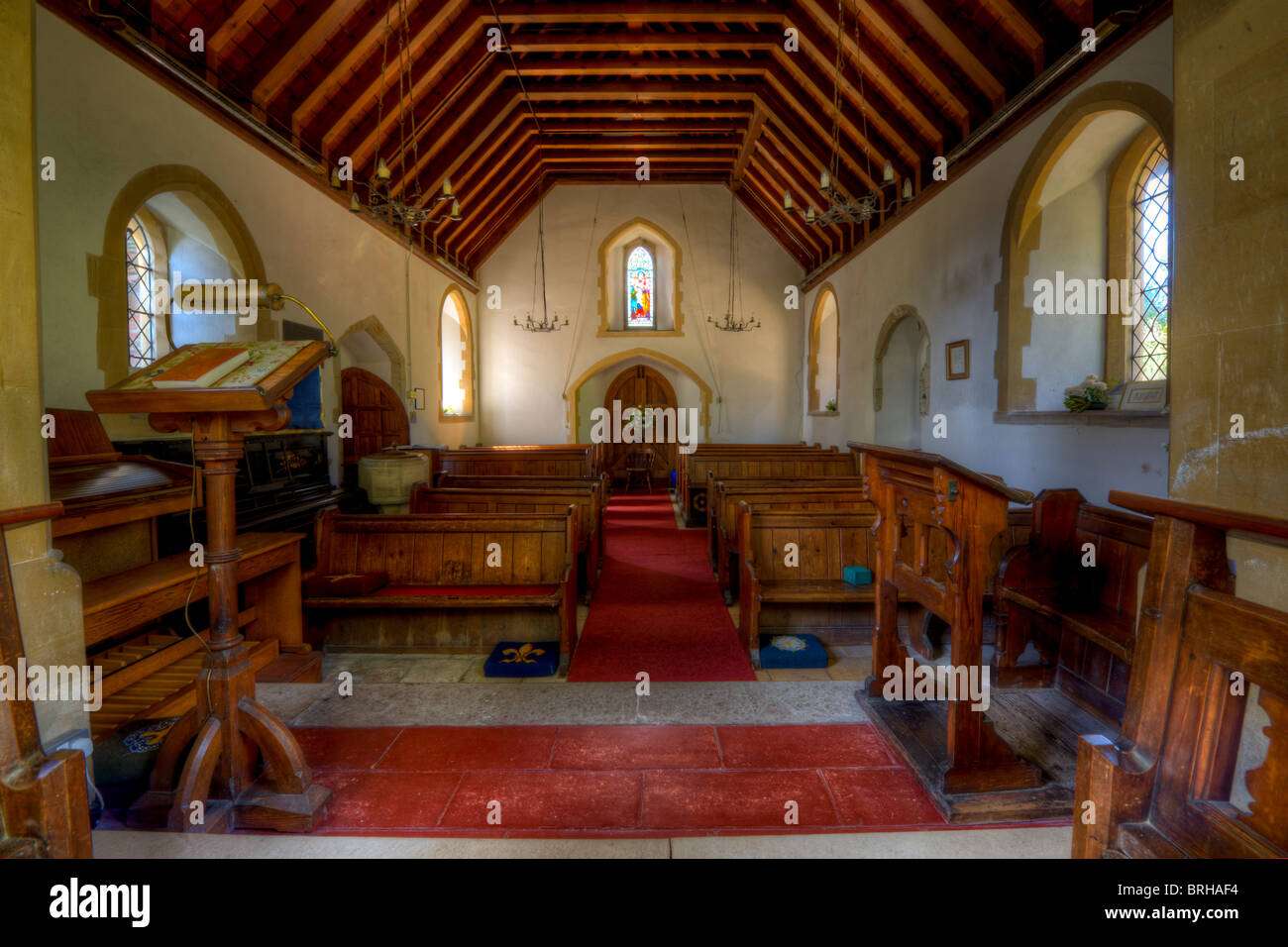 HDR-Bild innen Frinton am Meer Pfarrkirche. Behauptete, die kleinste Kirche in Großbritannien zu sein. Stockfoto