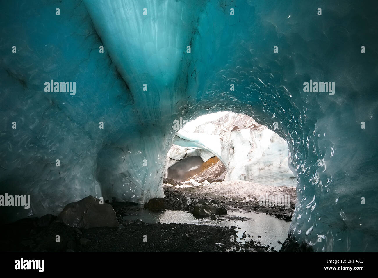 Eis-Bogen in blauen Gletscher in Island Stockfoto