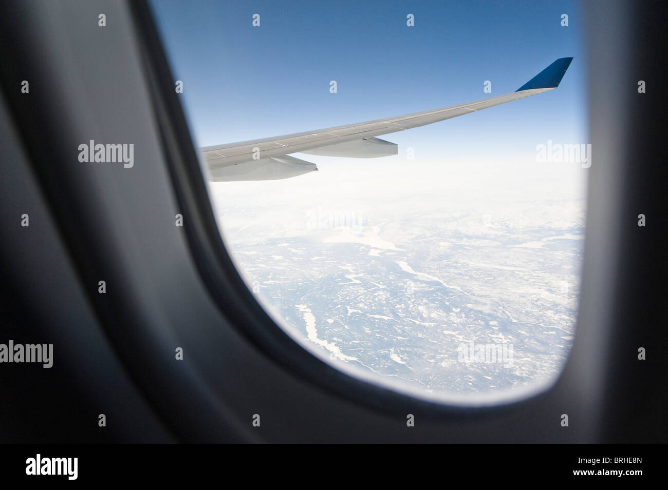 Blick aus dem Flugzeugfenster Stockfoto