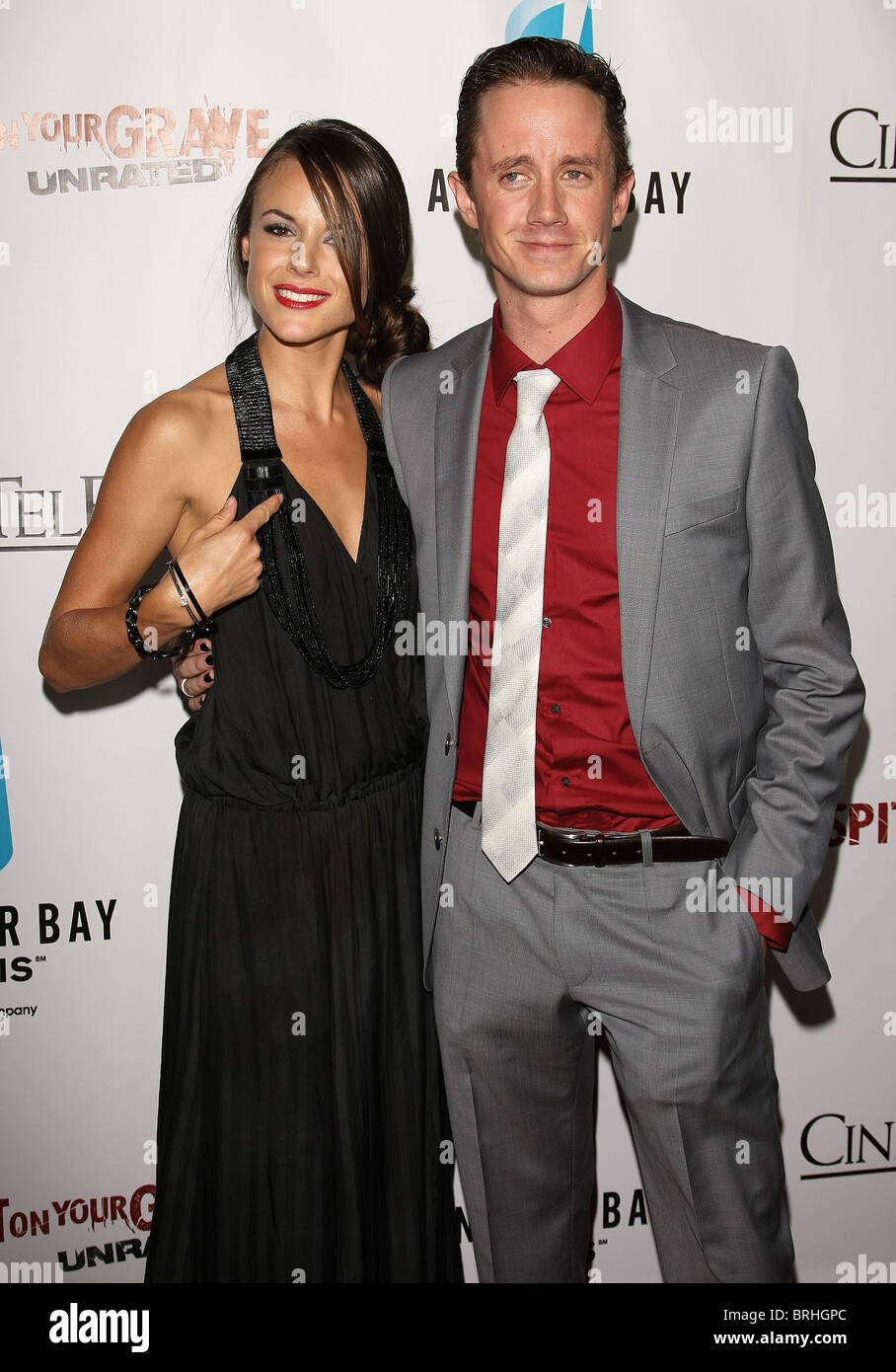 SARAH BUTLER CHAD LINDBERG I ON YOUR GRAVE Spit ohne Klassifizierung LOS ANGELES PREMIERE HOLLYWOOD LOS ANGELES Kalifornien USA 29 Septem Stockfoto