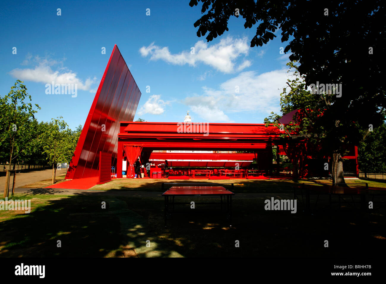 Serpentine Gallery Pavillon 2010 entworfen von Jean Nouvel, Kensington Gardens, London, UK Stockfoto