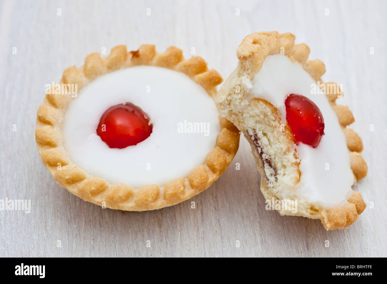 Kirsche Bakewell-Törtchen Stockfoto