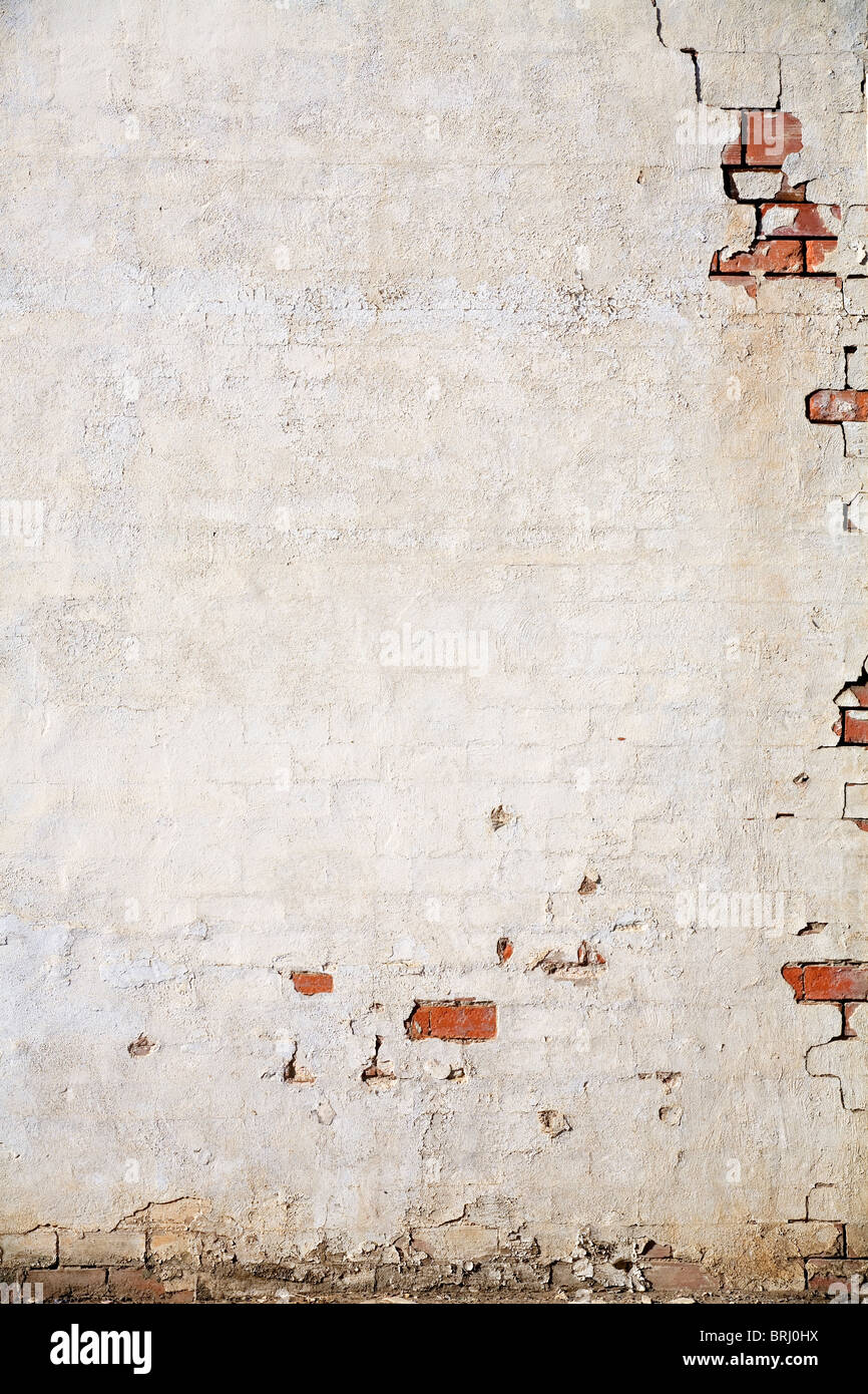 Grunge-Wand-Hintergrund, eine Textur Wollweiß verfallenden Wand Stockfoto