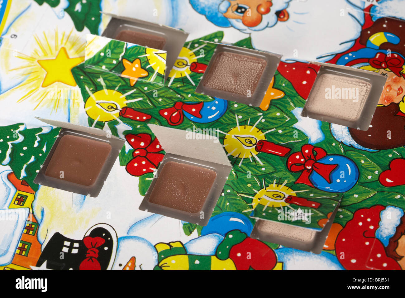 Schoko-Adventskalender mit Türen geöffnet Stockfoto