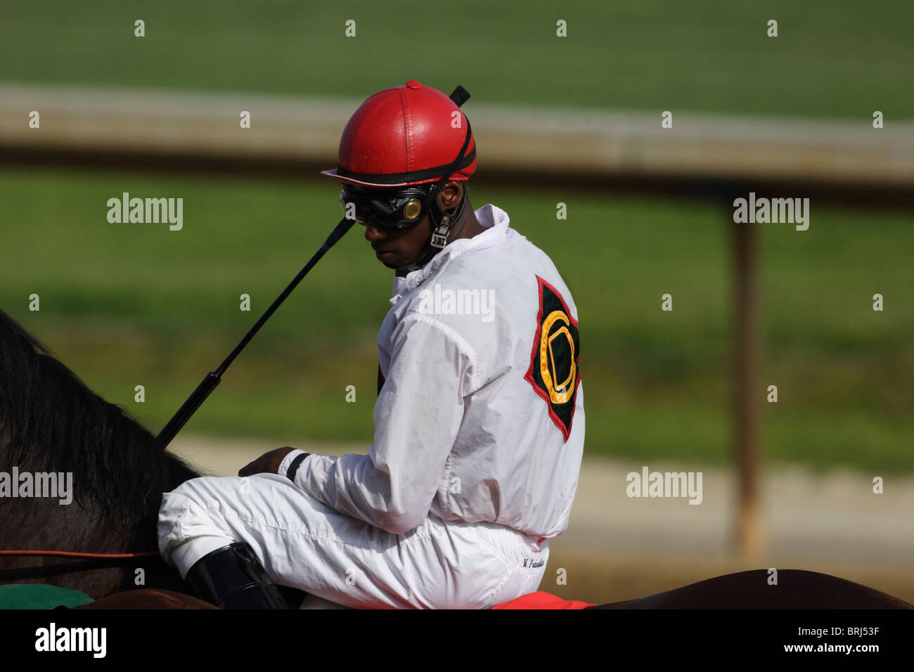 Jockey Malcolm Franklin Aufwärmen für Rennen in Colonial Downs Rennbahn in New Kent County, Virginia, USA. Juli 2010 Stockfoto