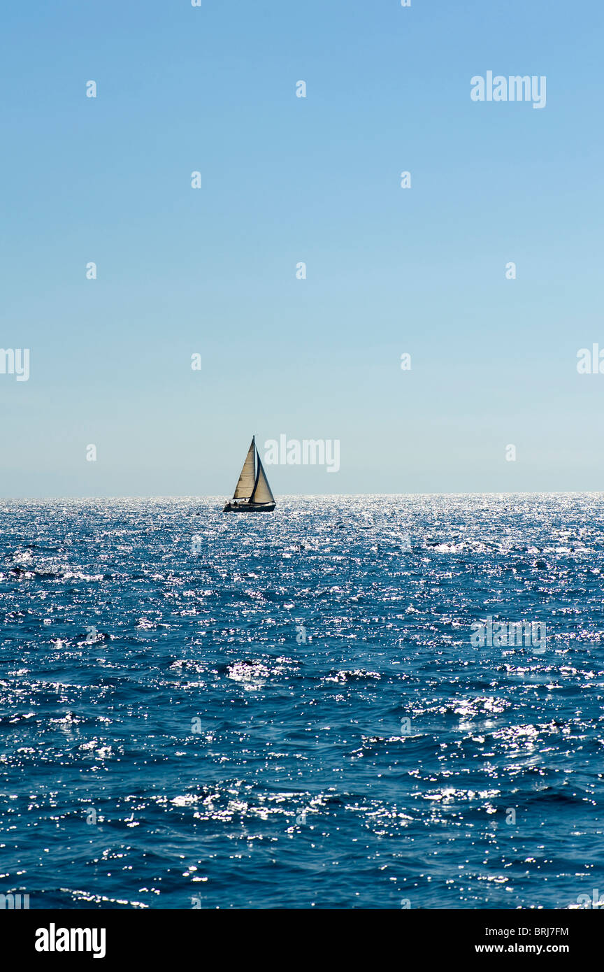 Land Spanien yacht im Mittelmeer Stockfoto