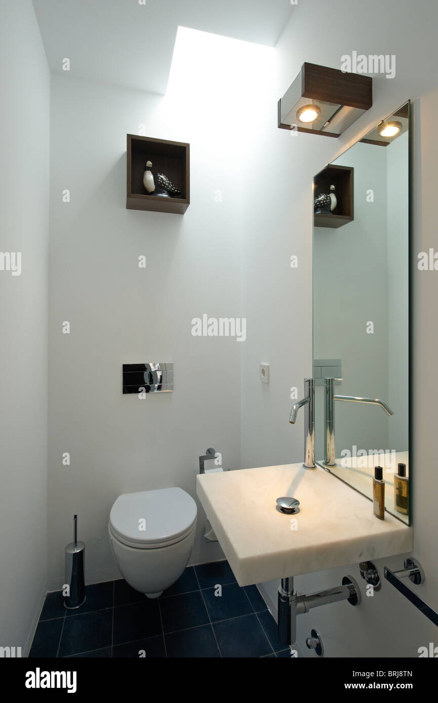 Badezimmer mit modernen und zeitgenössischen Stil Stockfoto