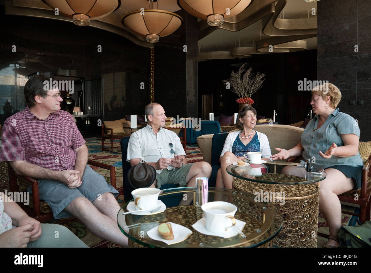 Menschen trinken Tee in der Tee-Lounge, Mandarin Oriental Hotel, Citicenter, Las Vegas USA Stockfoto