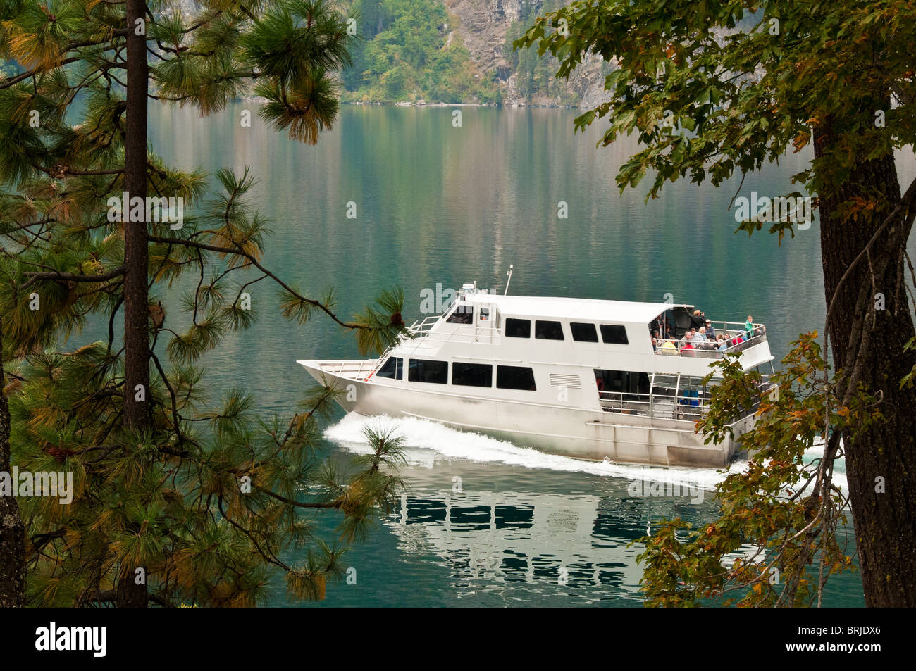 Lady Express Tourenboot verlassen seinem Landung, Lake Chelan National Recreation Area, Cascade Mountains, Washington. Stockfoto