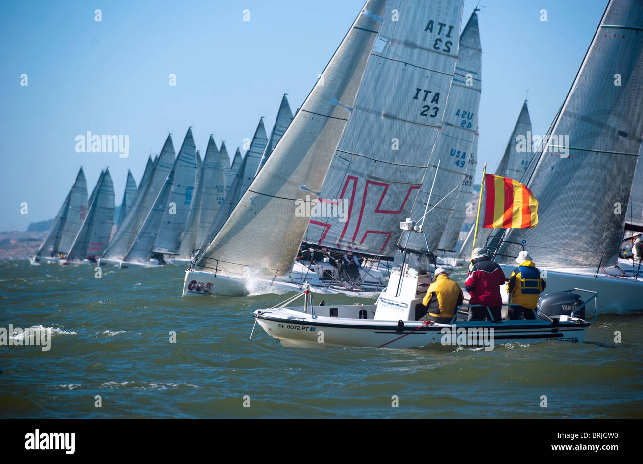 Start der dritten Rennen mit b-Lin Segeln ziehen vor Stockfoto
