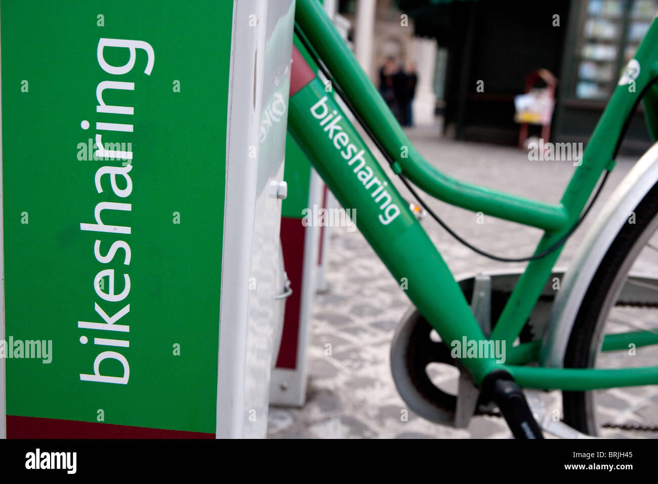 Bikesharing Fahrradverleih Radfahren Stadtverkehr Leben Stadtverkehr Rom Italien Stockfoto