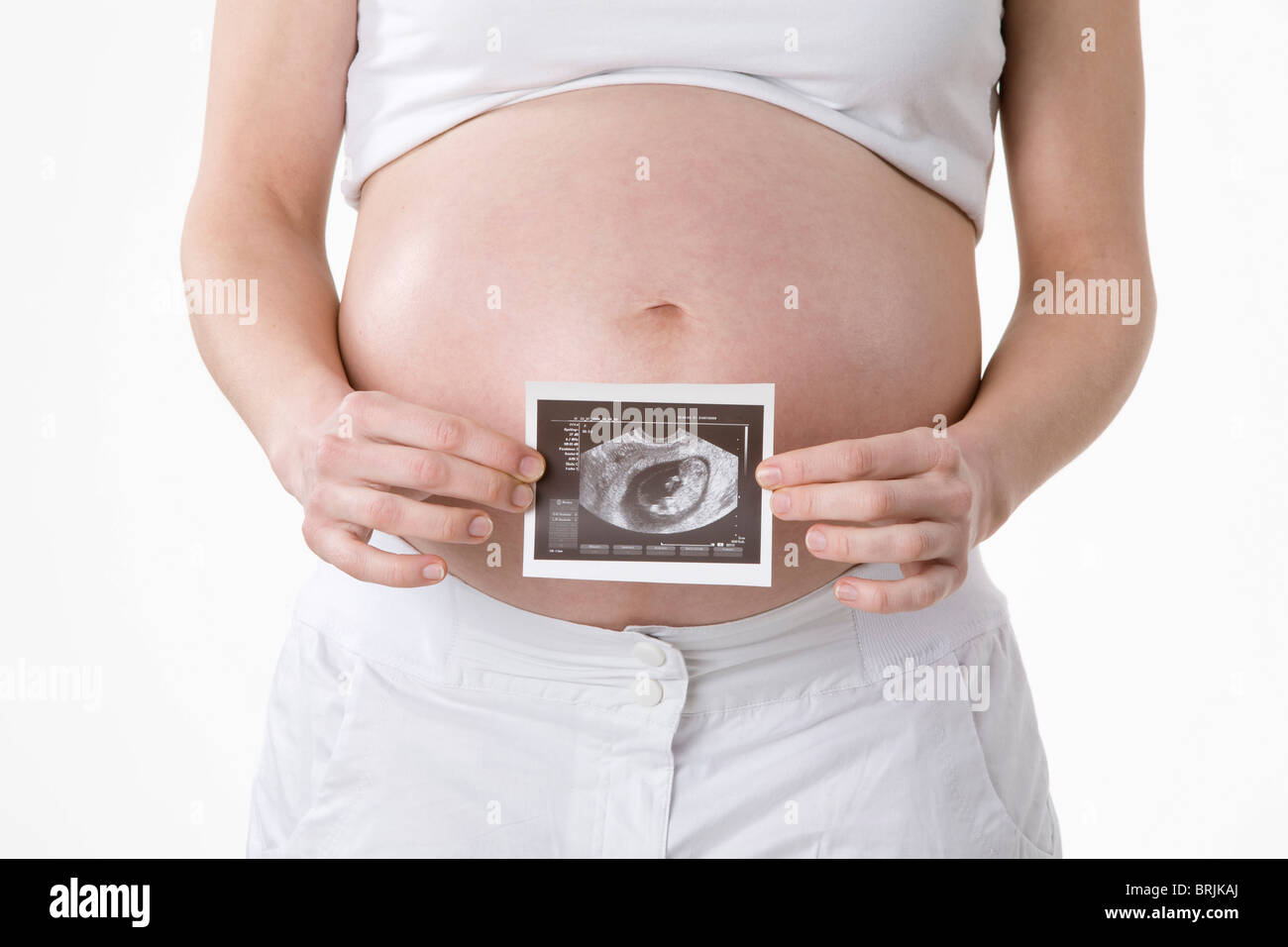 Schwangere Frau Holding Ultraschall Foto Stockfoto