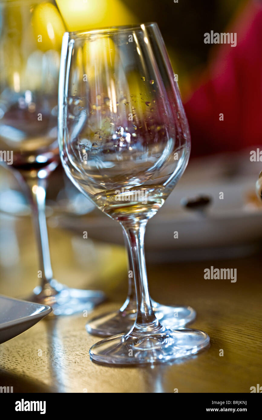 Schmutzige Gläser Wein Stockfoto