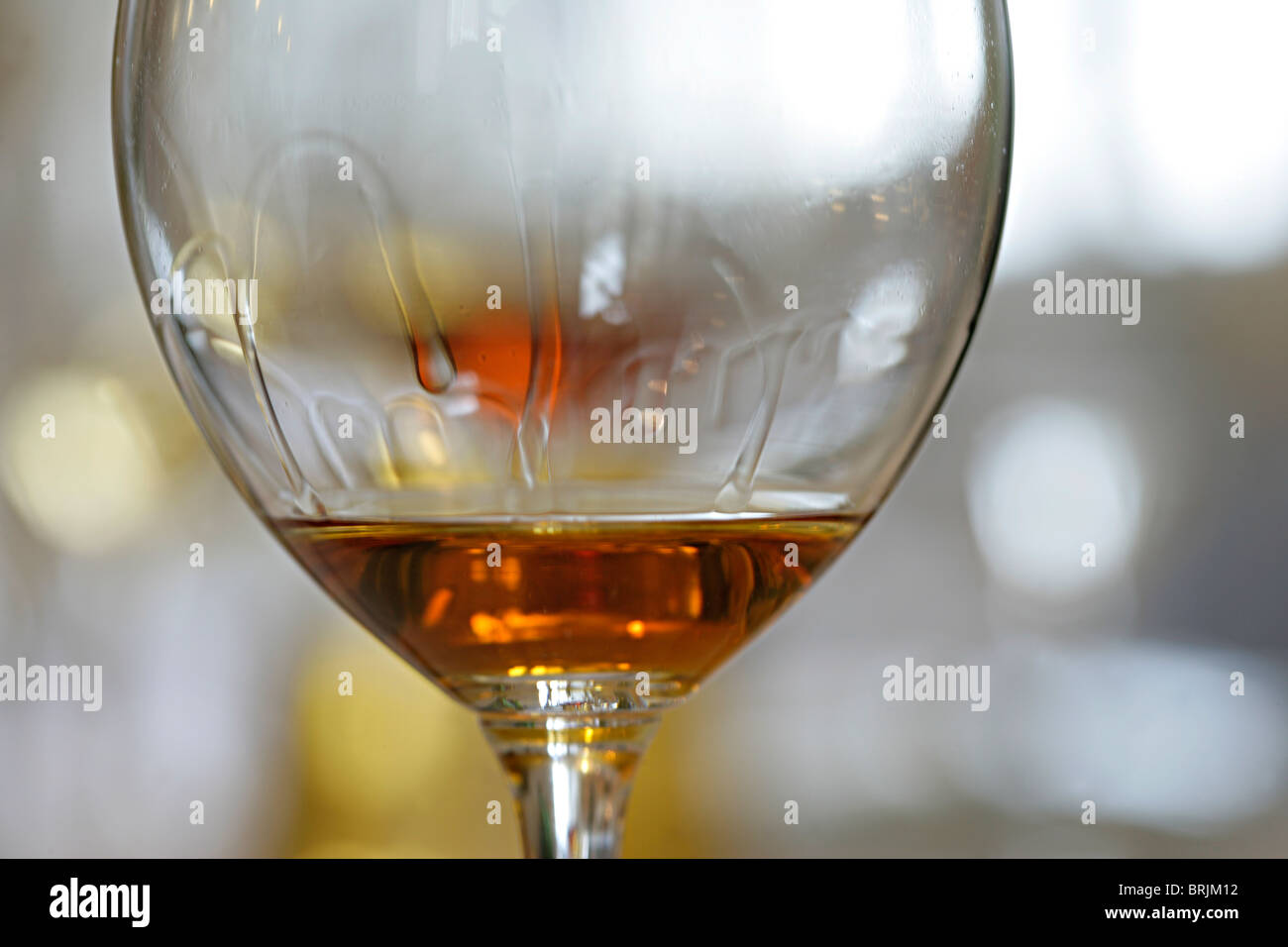 Tränen der Wein im Glas Rosé Stockfoto