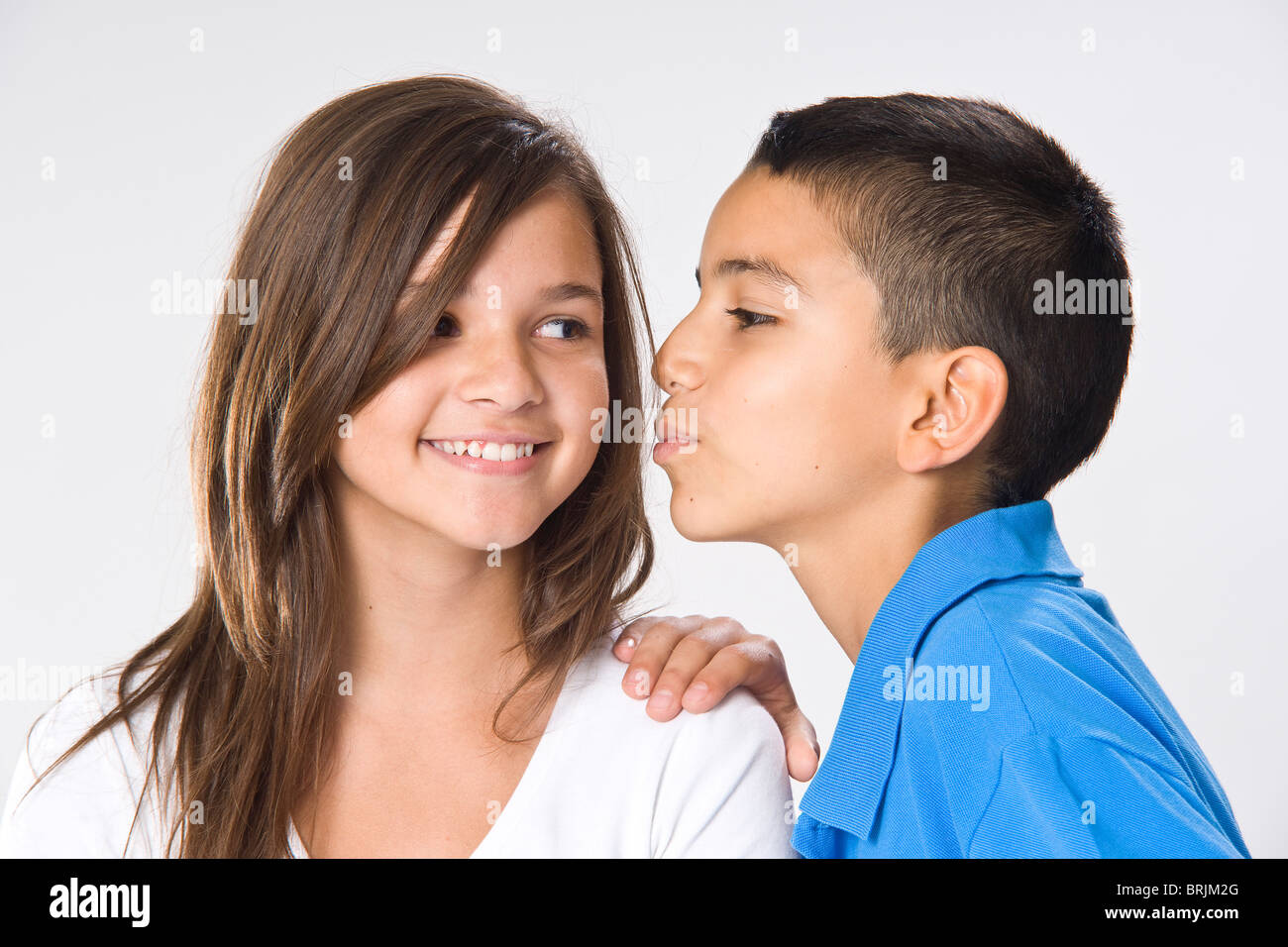Preteen boy kiss Fotos und Bildmaterial in hoher Auflösung Alamy