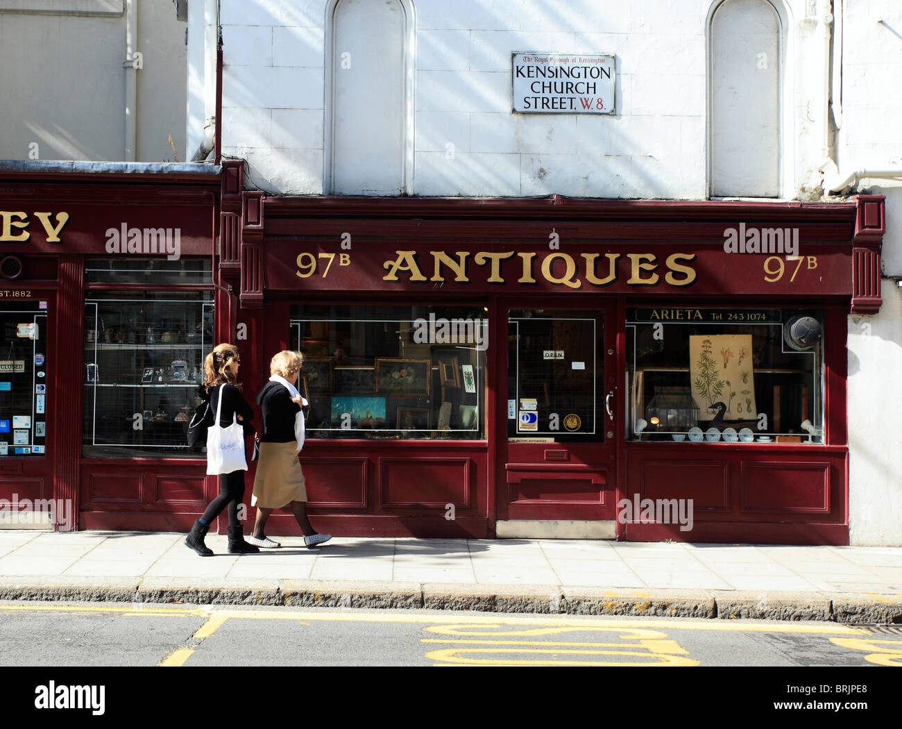 Antiquitätengeschäfte in Kensington in der Nähe von Notting Hill Gate London Stockfoto