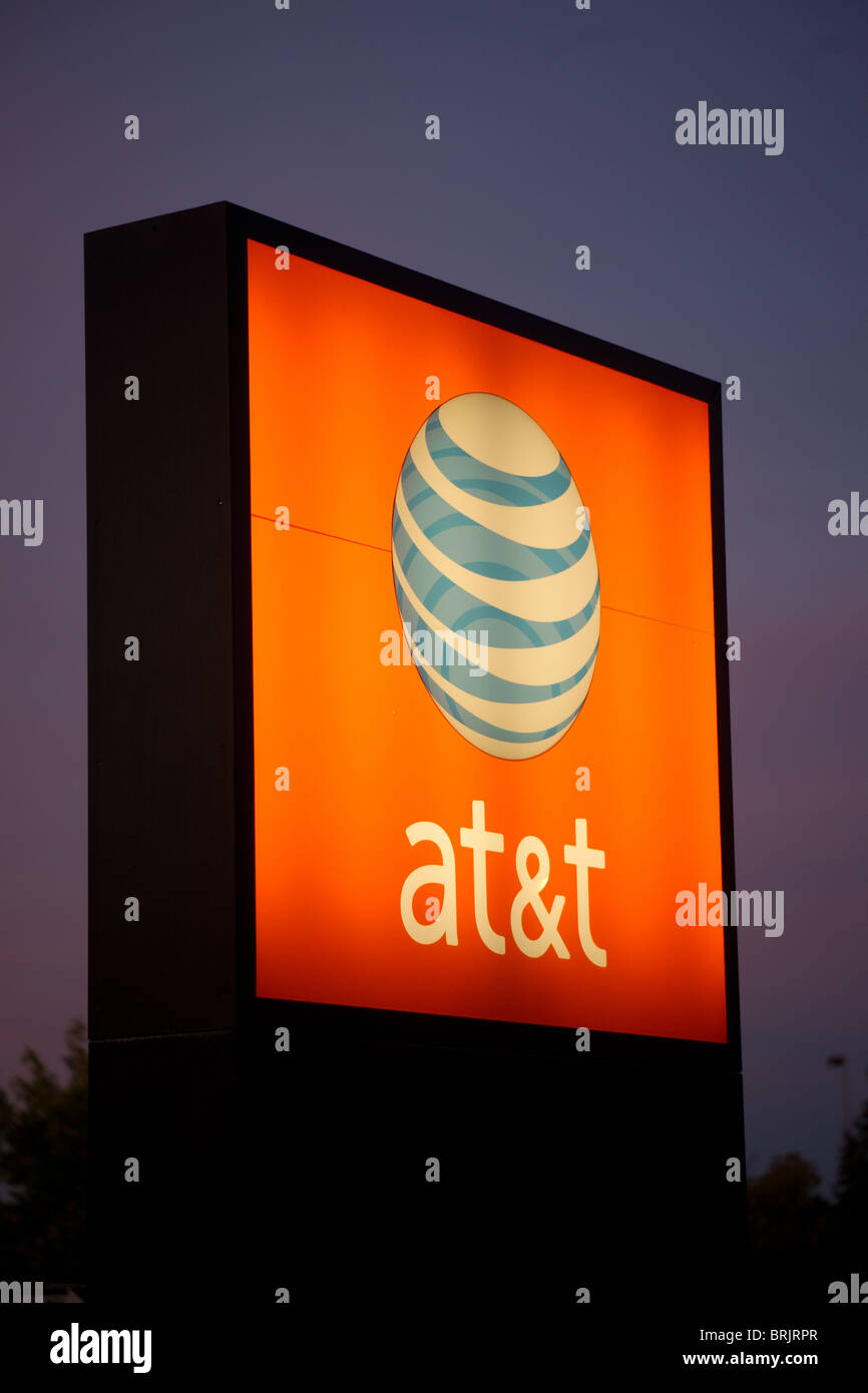 Eine Leuchtreklame steht vor einem AT&T Cellular Phone Store Stockfoto