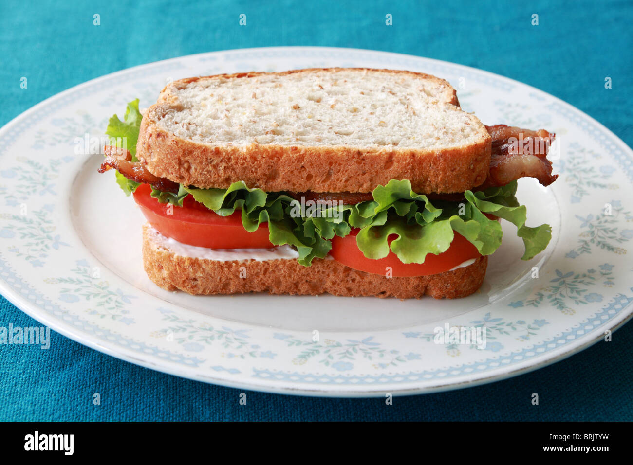 BLT oder Speck Salat und Tomaten-Sandwich auf einer Platte Stockfoto