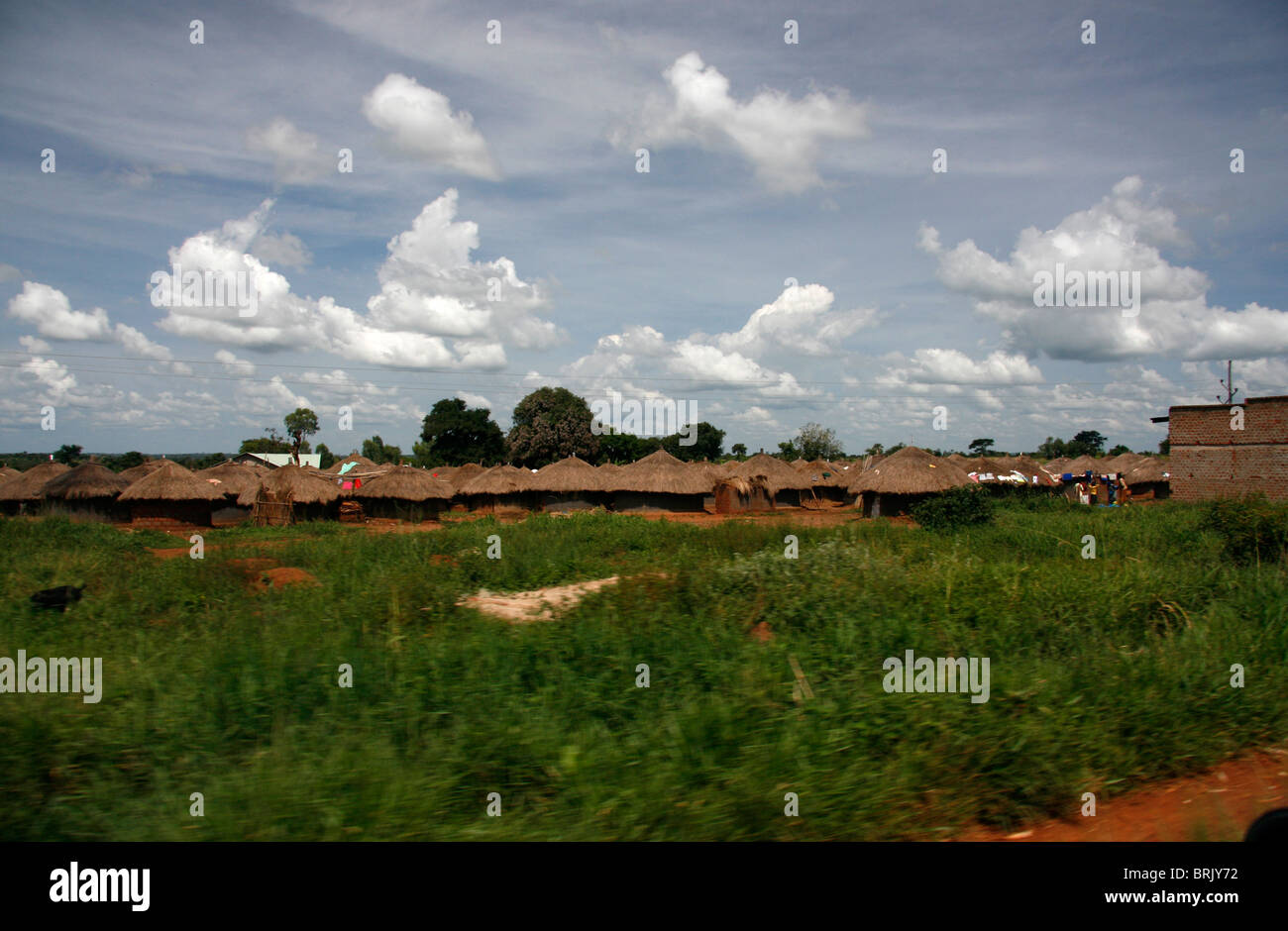 Intern Vertriebene Menschen Camp im Norden Ugandas auf Kampala - Gulu Autobahn. Stockfoto