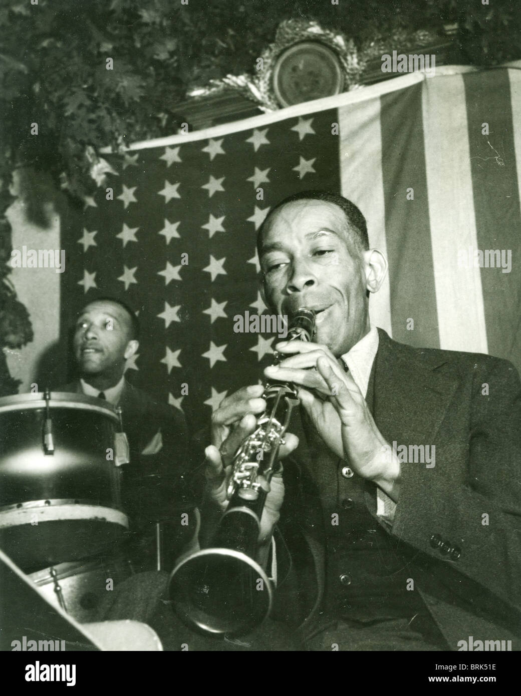 GEORGE LEWIS (1900-1968) US jazz-Klarinettist in 1942 mit Bunk Johnson Band spielen.  Foto Eddy Colman Stockfoto