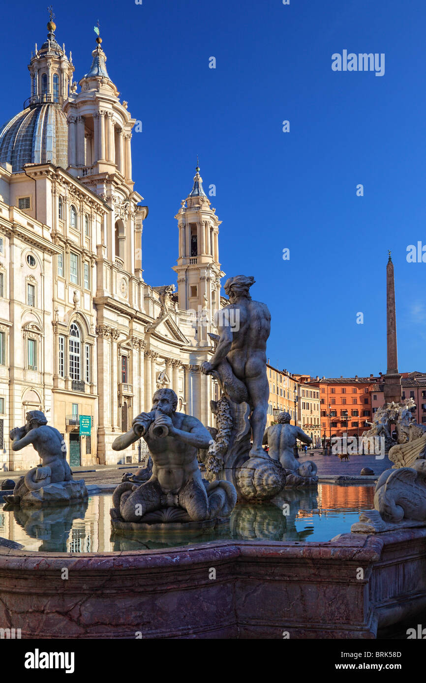Der Brunnen Fontana del Moro auf Roms Piazza Navona Stockfoto