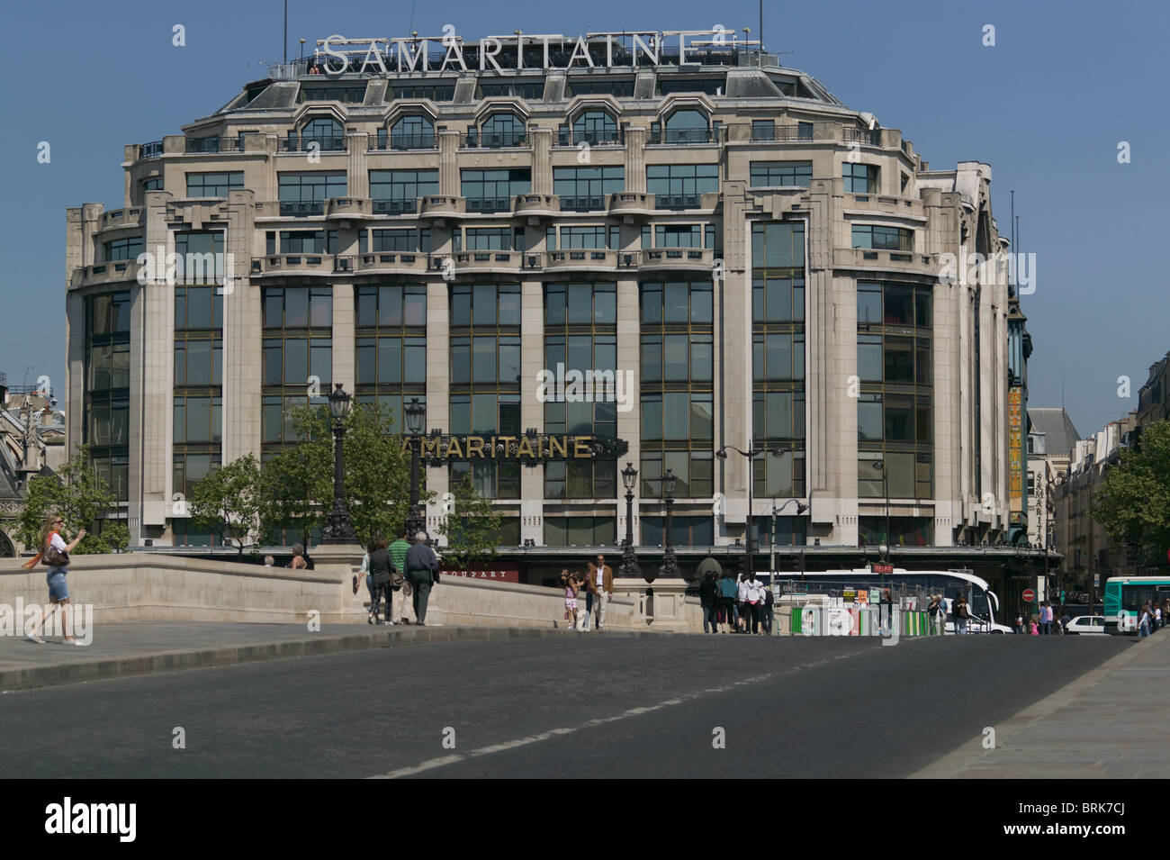 Pont Neuf (neue Brücke) Überbrückung Seineufer und das Kaufhaus Samaritaine, Paris Frankreich Stockfoto