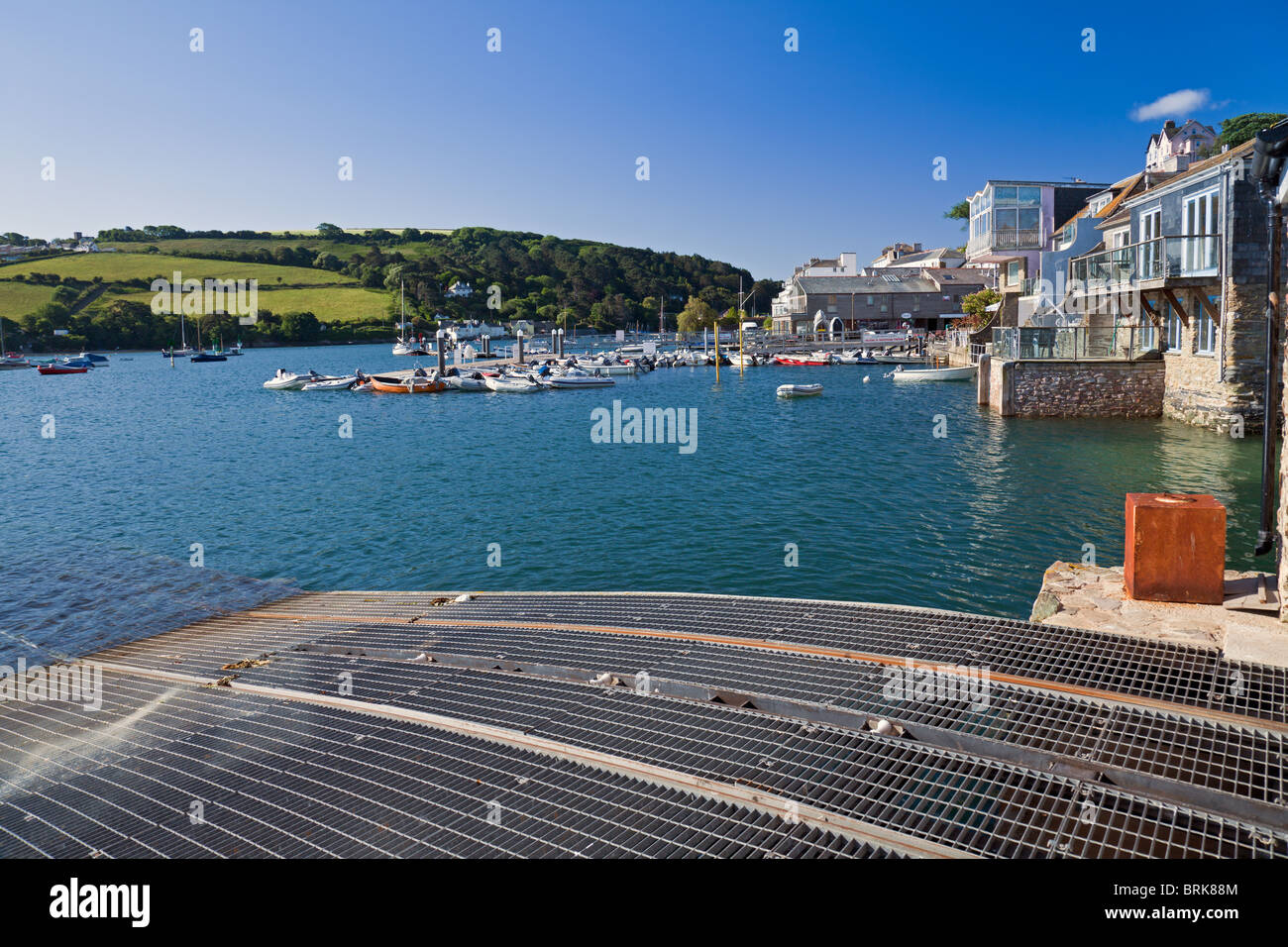 Salcombe Hafen von der Lifeboat Station Slip-Way, Salcombe, South Hams, Devon, England, Großbritannien Stockfoto