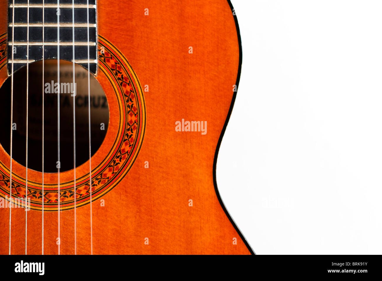 Gitarre-Körper, String und Loch Closeup auf weißem Hintergrund Stockfoto