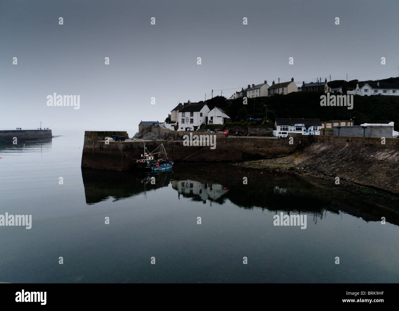 Kornische Hafeneinfahrt Porthleven Stockfoto