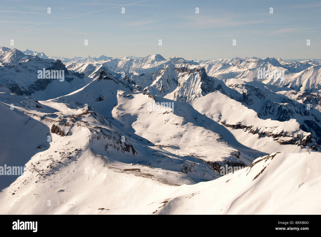 Schweizer Alpen im Winter. Berge im Schnee-Panorama-Aufnahme Stockfoto