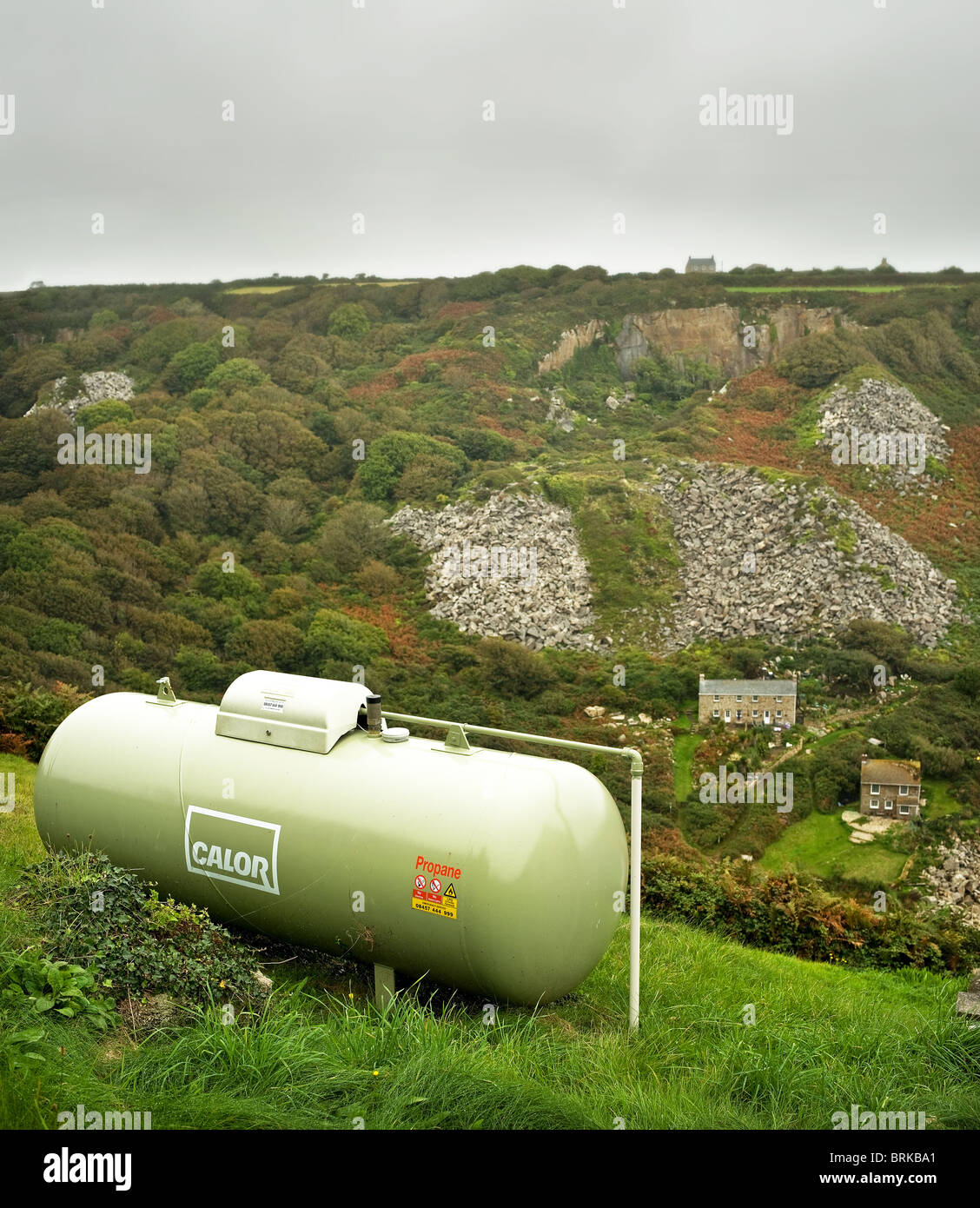 Ein Calor Gas Container auf der Seite später Tal in Cornwall. Stockfoto
