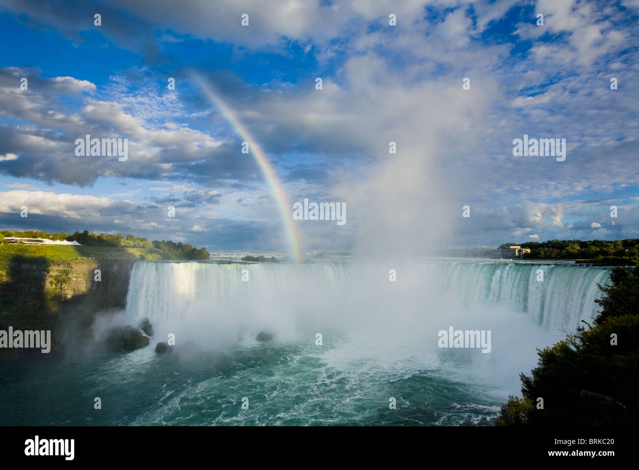 Rainbow und spektakulären Wolken über Horseshoe Falls, Niagara Falls, Ontario, Kanada Stockfoto